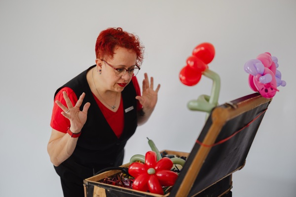 Anika mit Ballonkoffer Studioserie